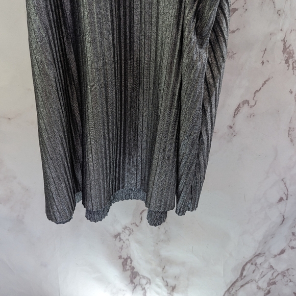 Torrid Shirt Womens 1 1X Silver Tank Top High Neck Pleated Goddess Metallic - Picture 8 of 13